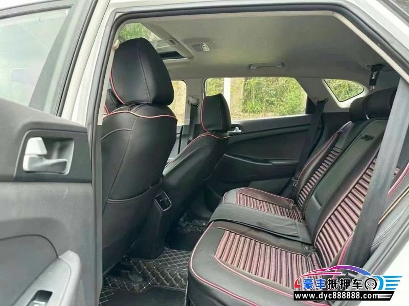 17年现代途胜轿车抵押车出售