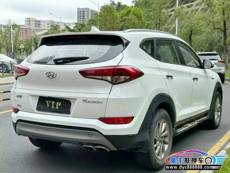 17年现代途胜轿车抵押车出售