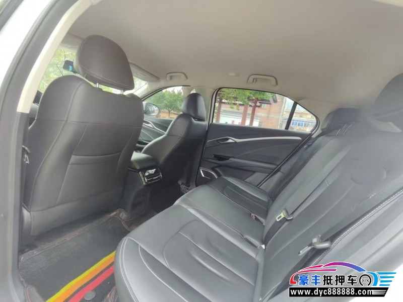 23年哪吒U轿车抵押车出售