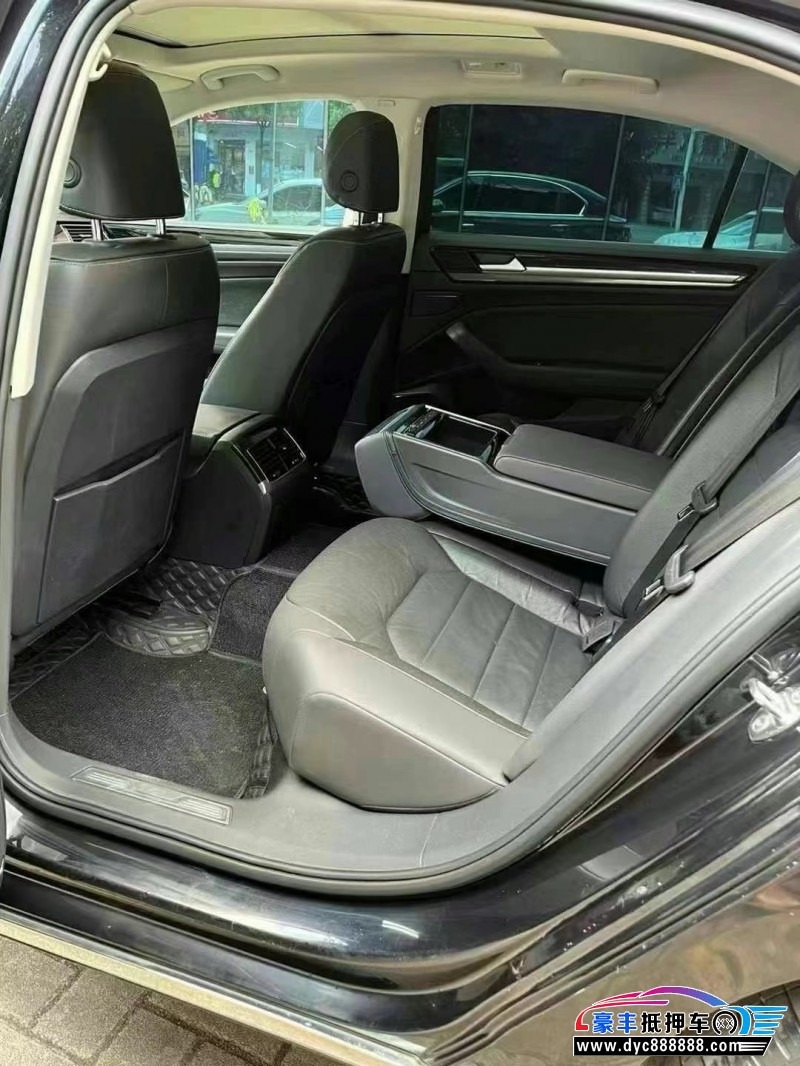 18年大众辉昂轿车抵押车出售