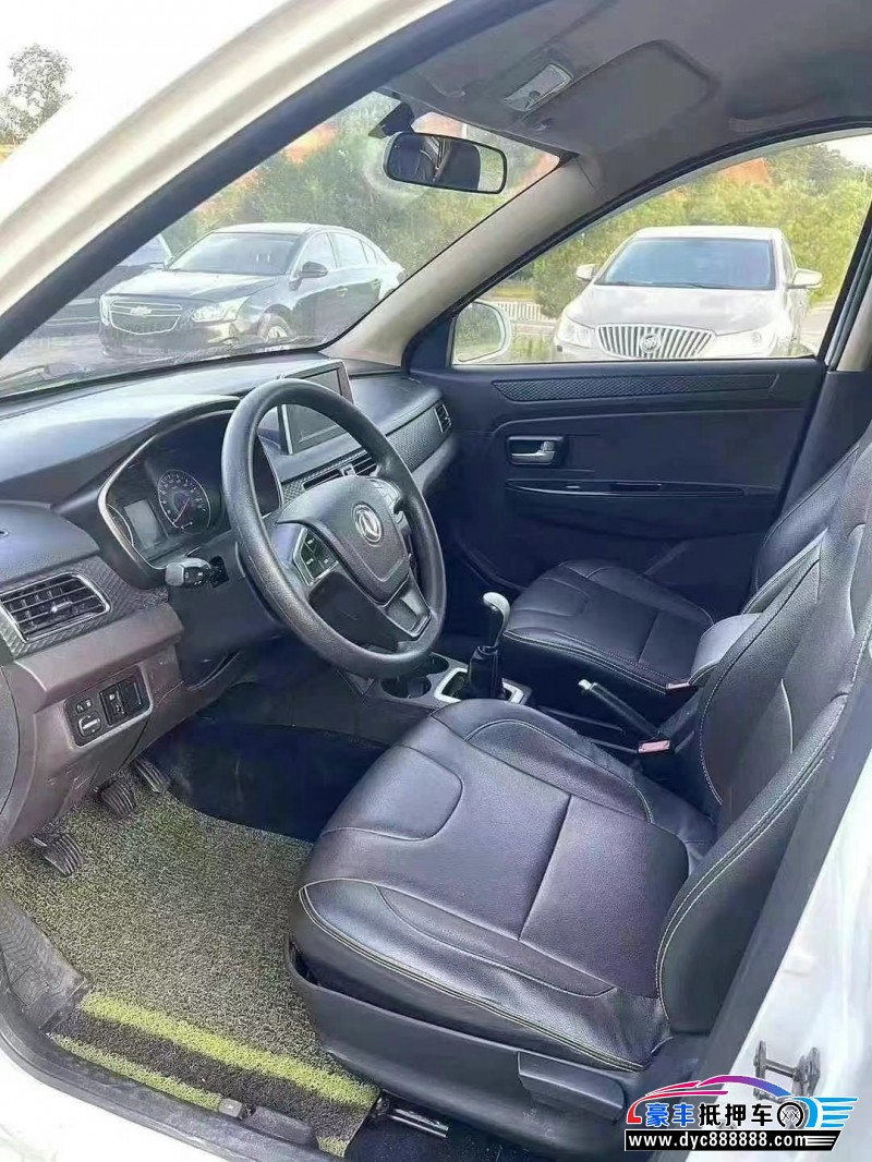 18年东风风光330轿车抵押车出售