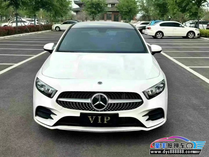 22年奔驰A轿车抵押车出售