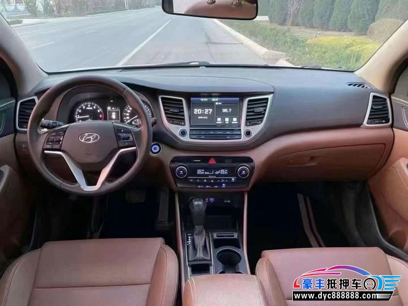 16年现代途胜轿车抵押车出售