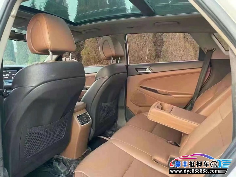 16年现代途胜轿车抵押车出售