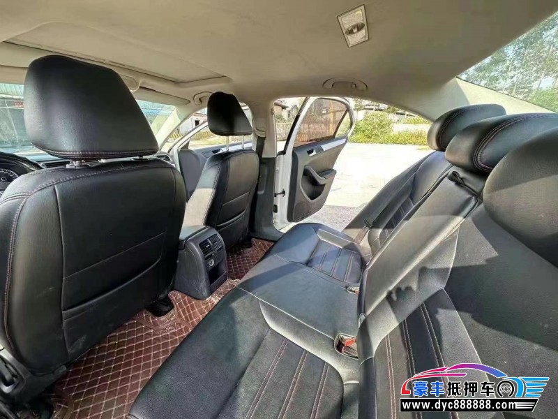 14年大众速腾轿车抵押车出售