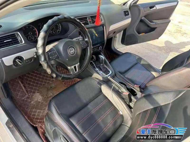 14年大众速腾轿车抵押车出售