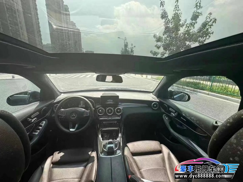 18年奔驰GLC轿车抵押车出售
