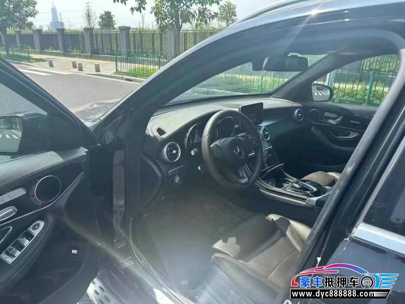 18年奔驰GLC轿车抵押车出售