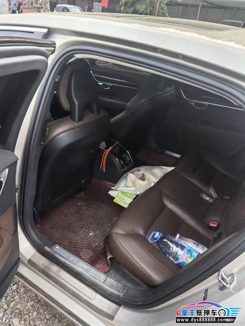 17年沃尔沃S90轿车抵押车出售