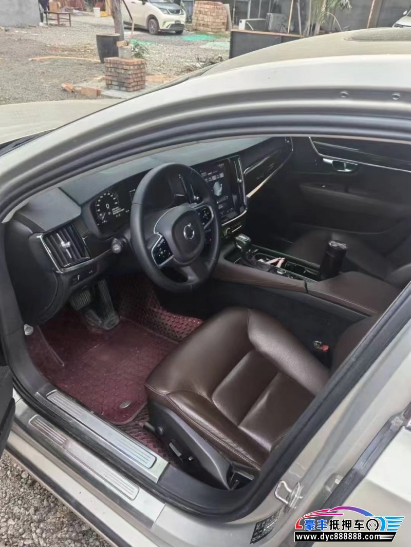 17年沃尔沃S90轿车抵押车出售