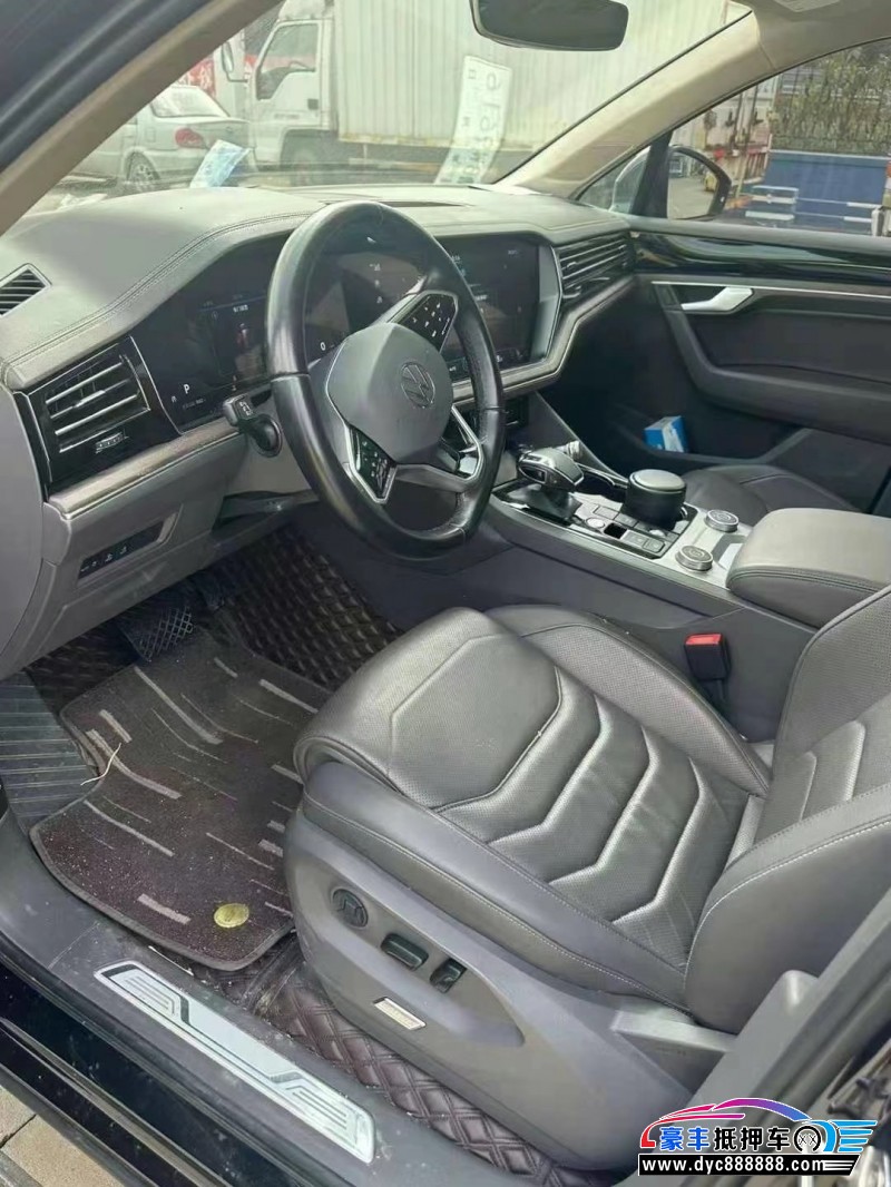 20年大众途锐轿车抵押车出售