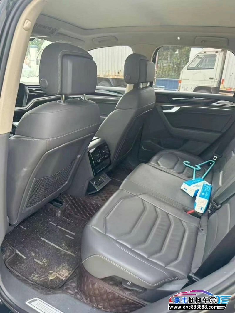 20年大众途锐轿车抵押车出售