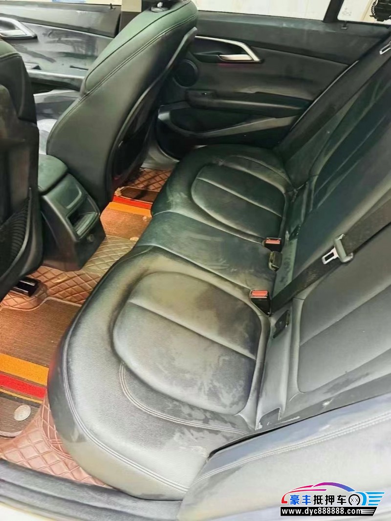 18年宝马1系轿车抵押车出售