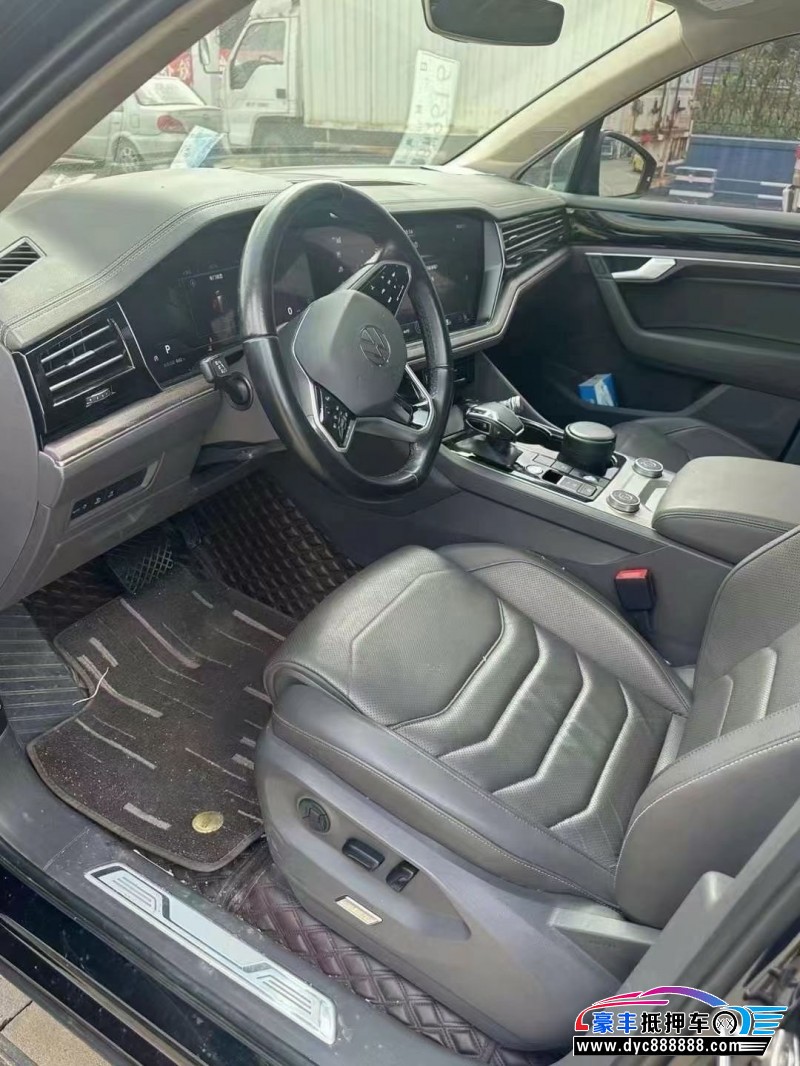 20年大众途锐轿车抵押车出售