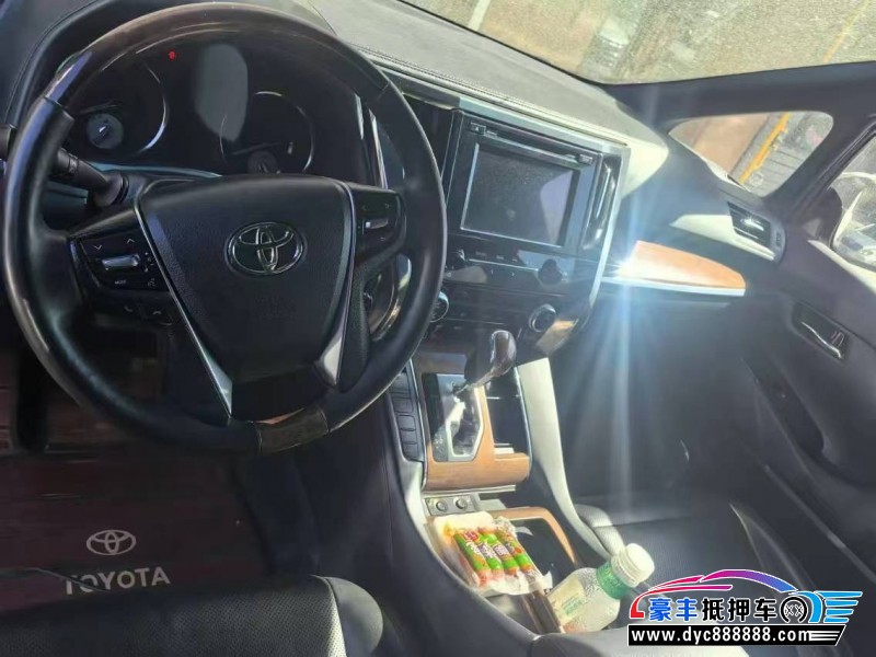 17年丰田埃尔法轿车抵押车出售