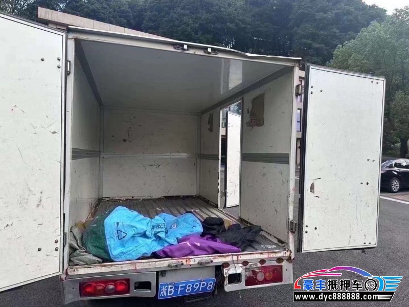 20年金杯T30轿车抵押车出售