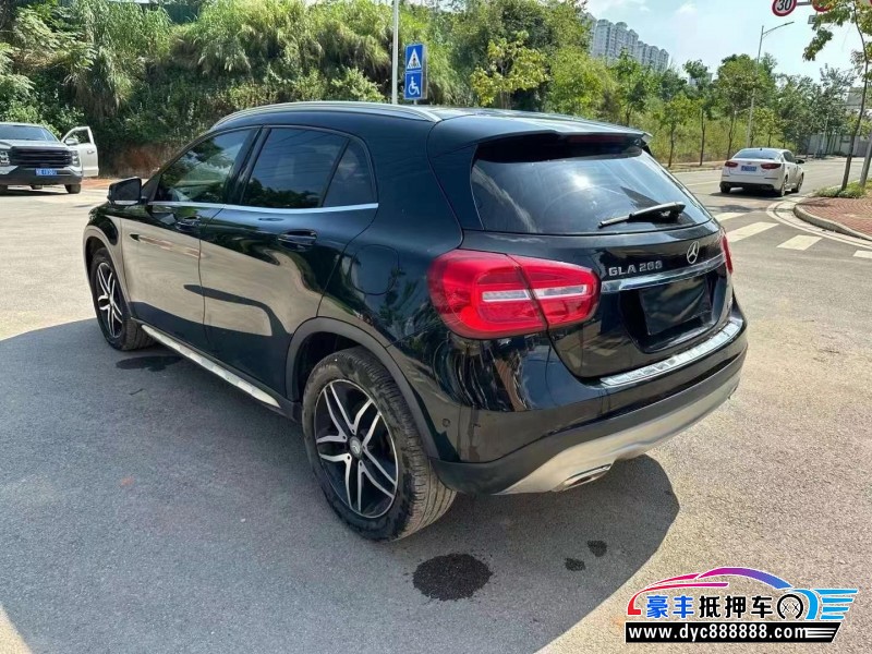 17年奔驰GLA轿车抵押车出售