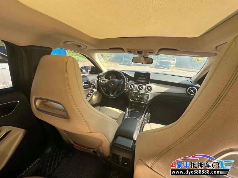 17年奔驰GLA轿车抵押车出售