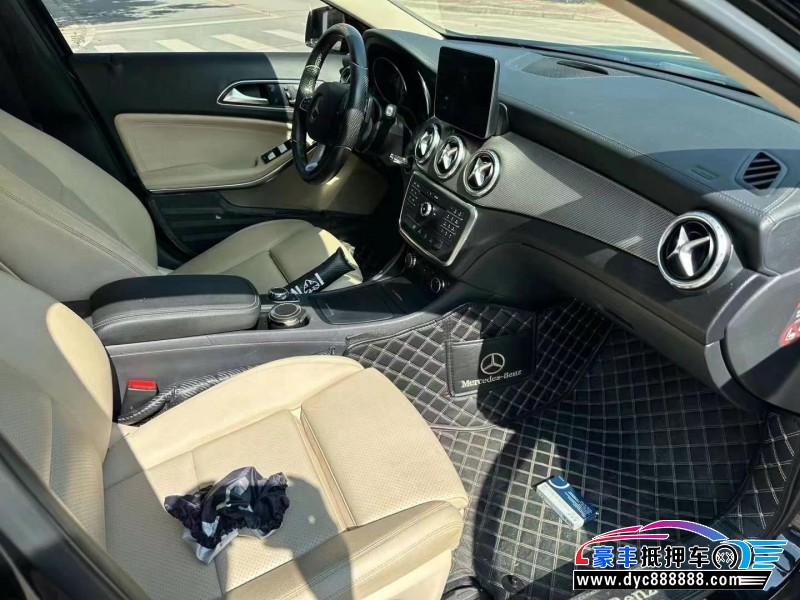 17年奔驰GLA轿车抵押车出售