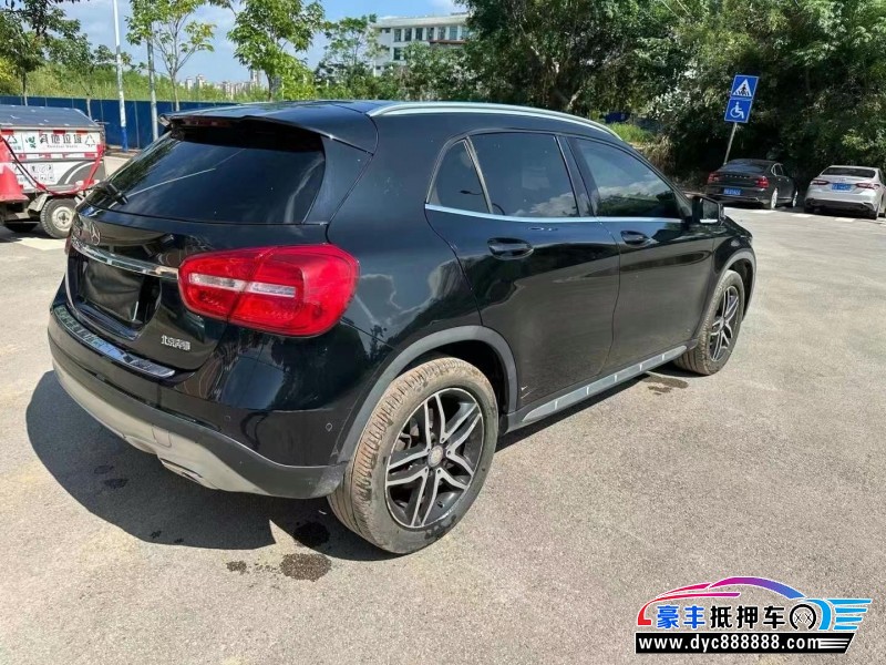 17年奔驰GLA轿车抵押车出售