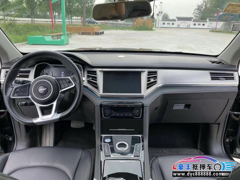 18年众泰大迈X7轿车抵押车出售