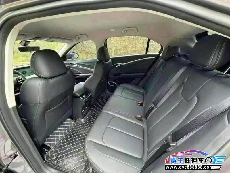 24年哪吒U轿车抵押车出售