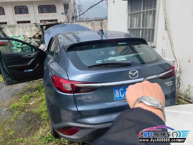 17年马自达CX-4轿车抵押车出售