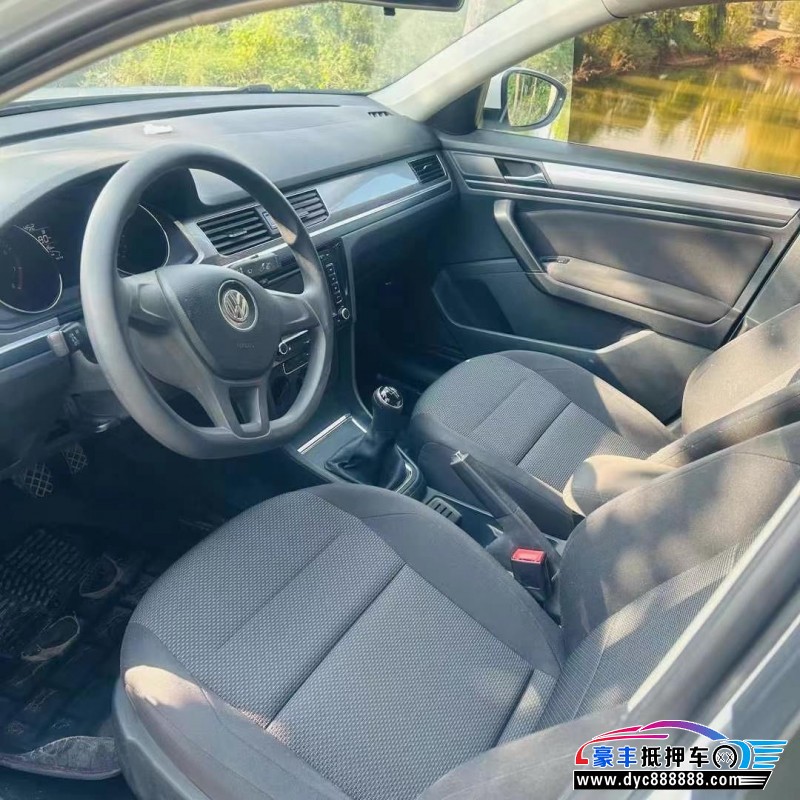 17年大众宝来轿车抵押车出售