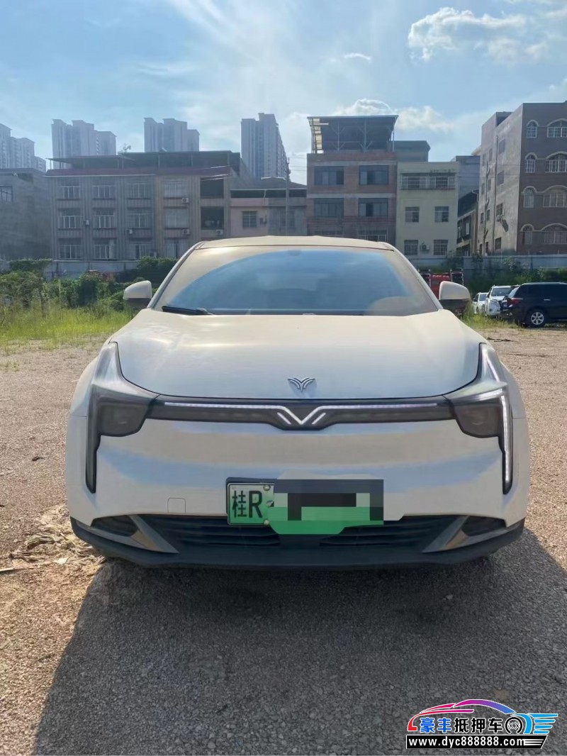 24年哪吒U轿车抵押车出售