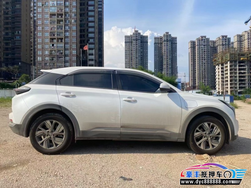 24年哪吒U轿车抵押车出售