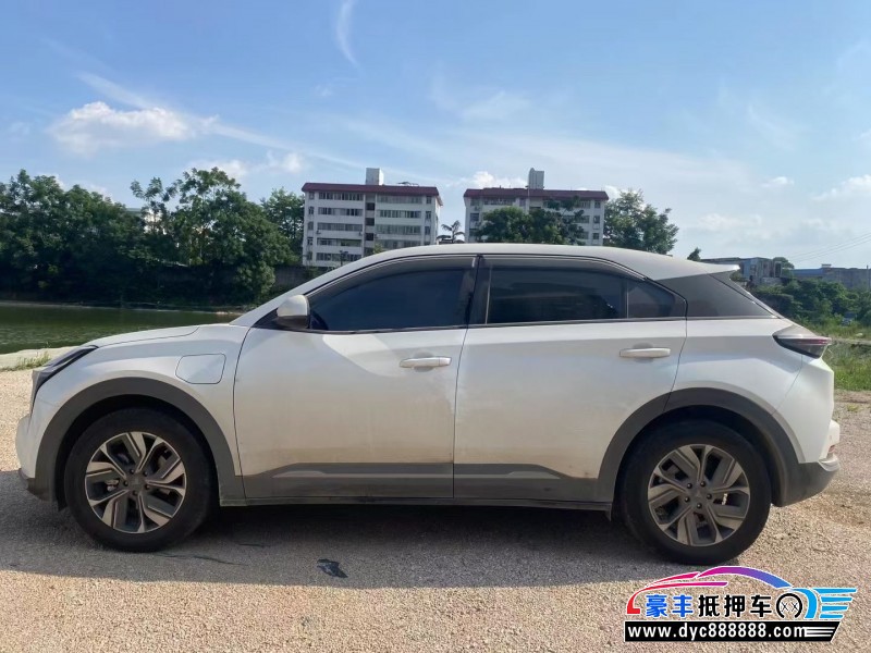 24年哪吒U轿车抵押车出售