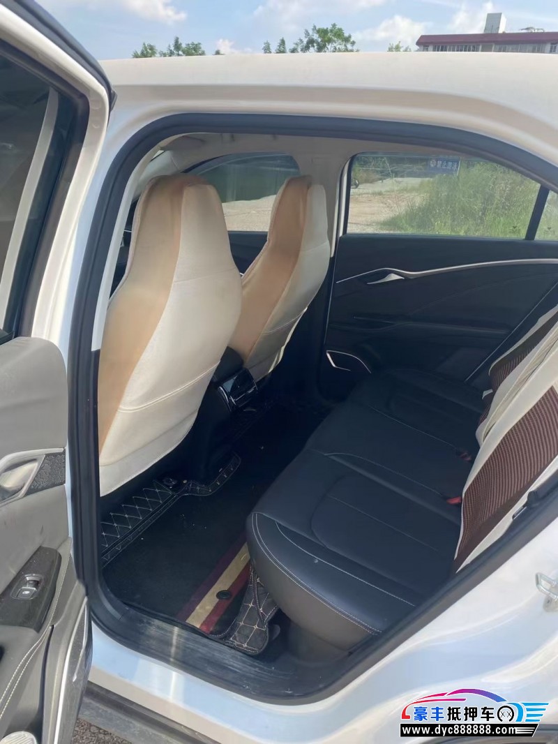 24年哪吒U轿车抵押车出售