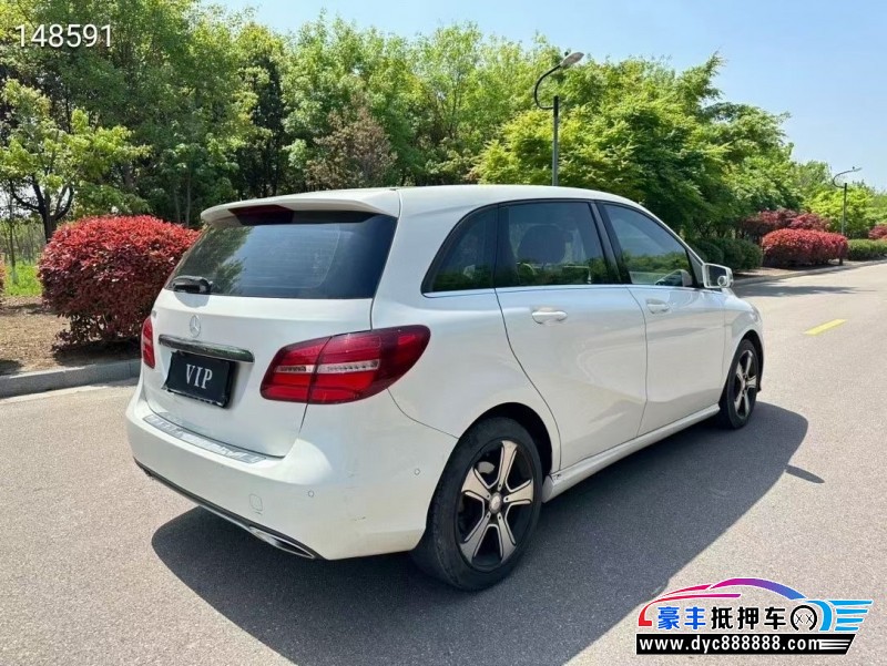 17年奔驰B轿车抵押车出售
