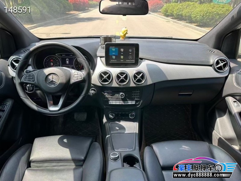 17年奔驰B轿车抵押车出售