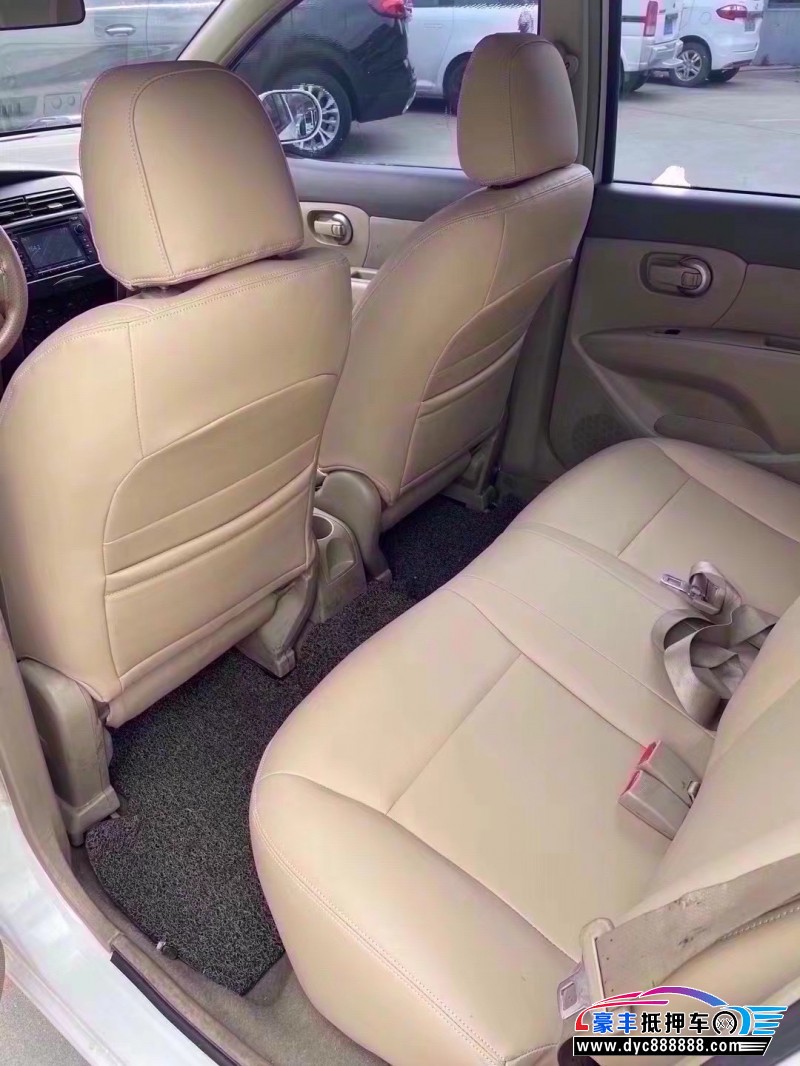 12年日产骊威轿车抵押车出售