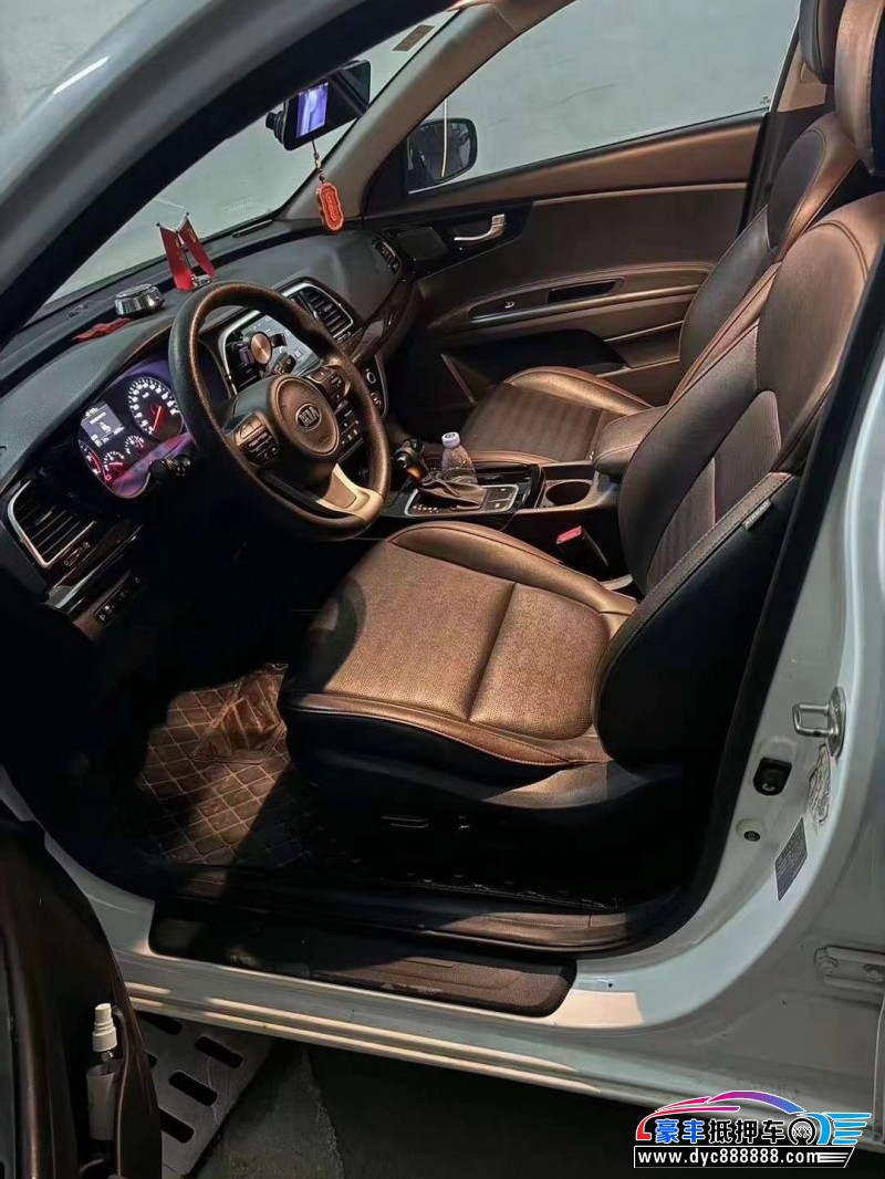 19年起亚K4轿车抵押车出售