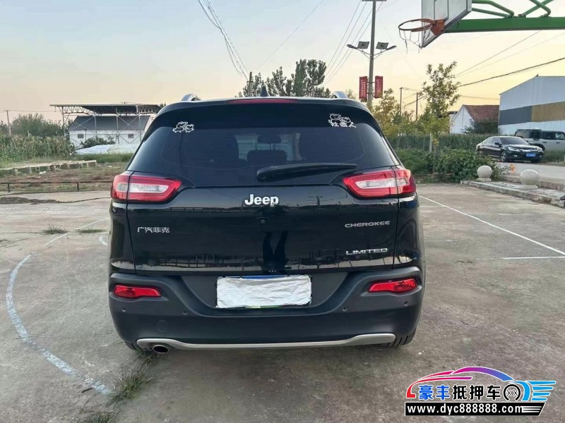 18年Jeep自由光轿车抵押车出售