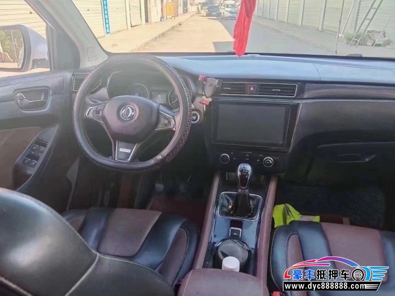 17年东风风光580轿车抵押车出售