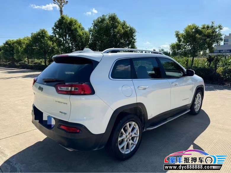 18年Jeep自由光轿车抵押车出售