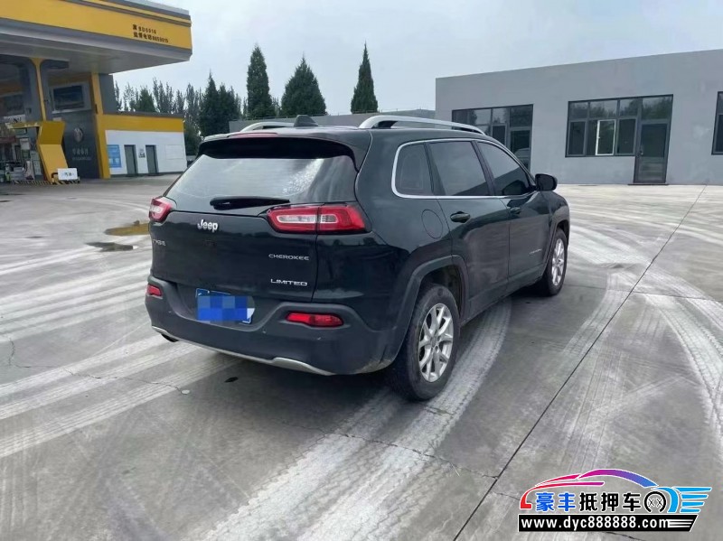 18年Jeep自由光轿车抵押车出售