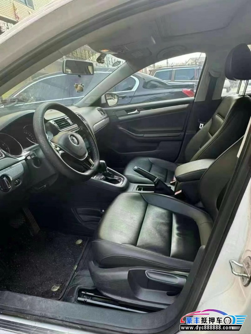 16年大众速腾轿车抵押车出售