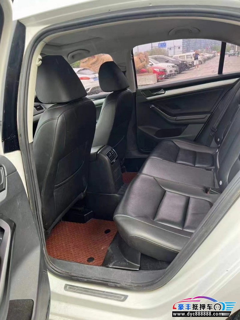 17年大众速腾轿车抵押车出售