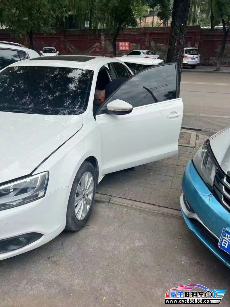 14年大众速腾轿车抵押车出售