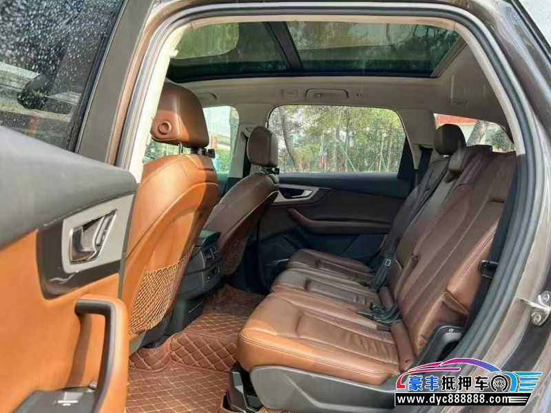 17年奥迪Q7轿车抵押车出售