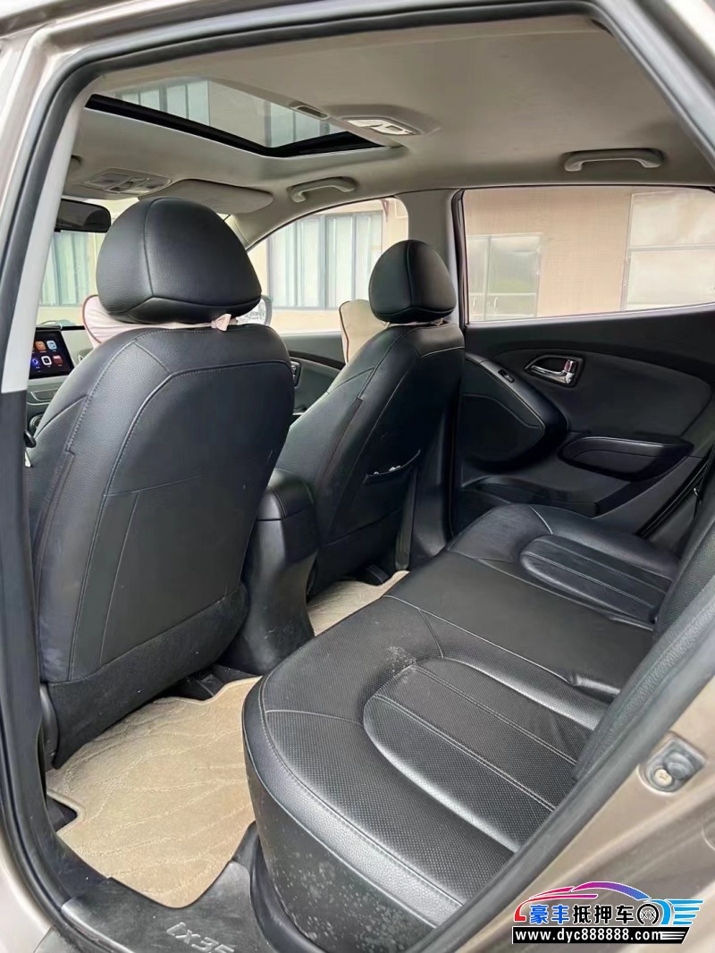 13年现代ix35轿车抵押车出售