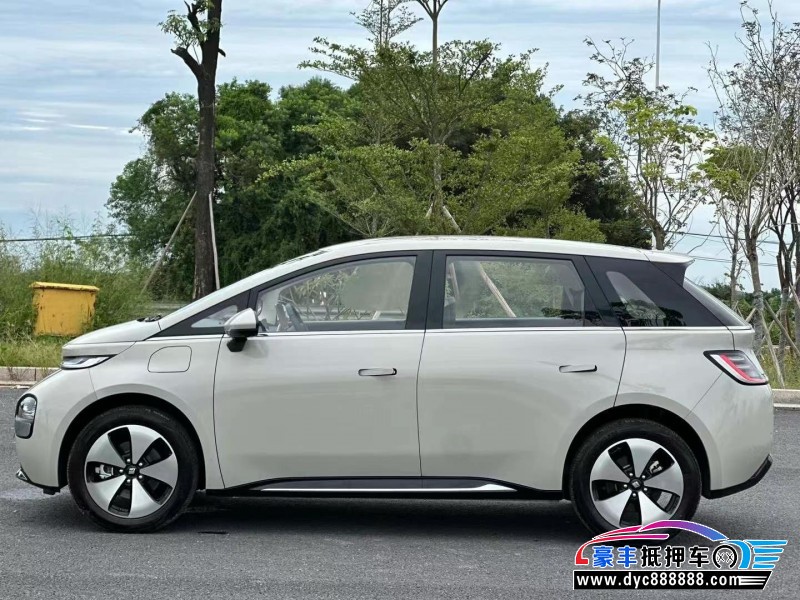 24年宝骏云朵轿车抵押车出售