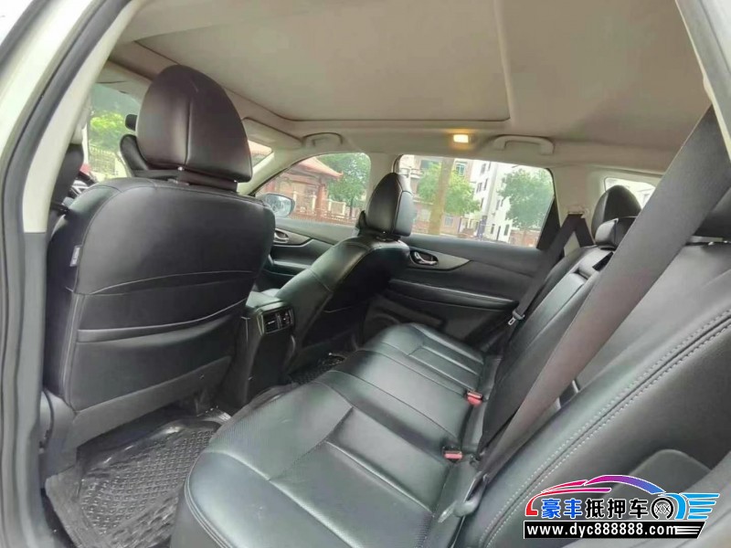 14年日产奇骏轿车抵押车出售