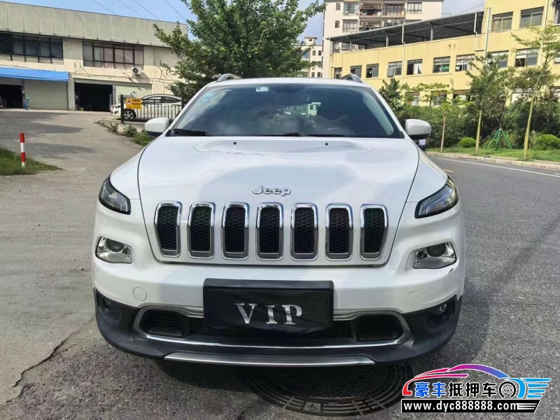 18年Jeep自由光轿车抵押车出售