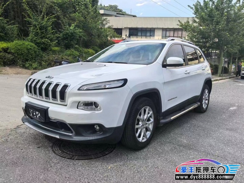 18年Jeep自由光轿车抵押车出售