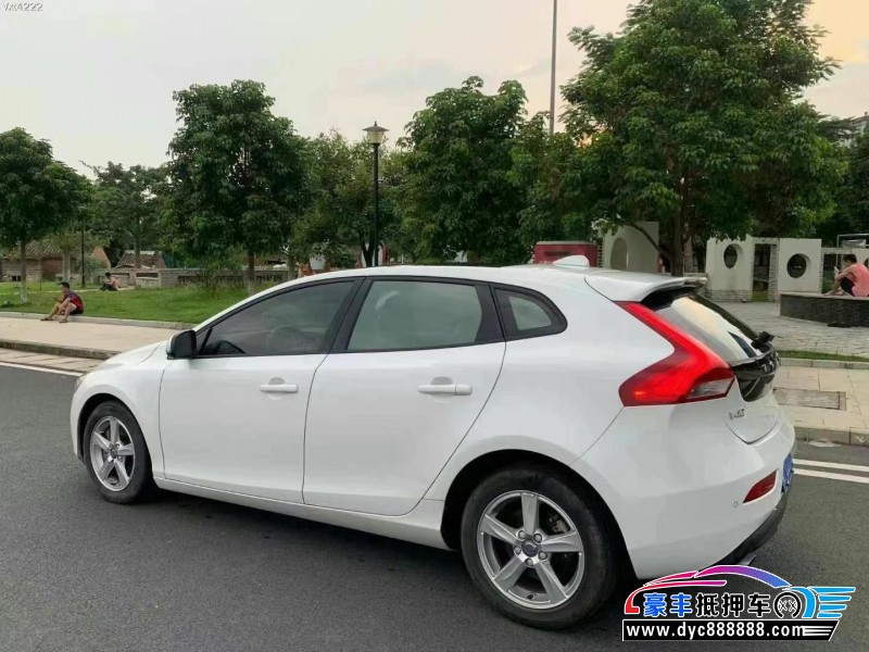 16年沃尔沃V40轿车抵押车出售